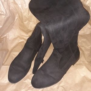 Suede boots